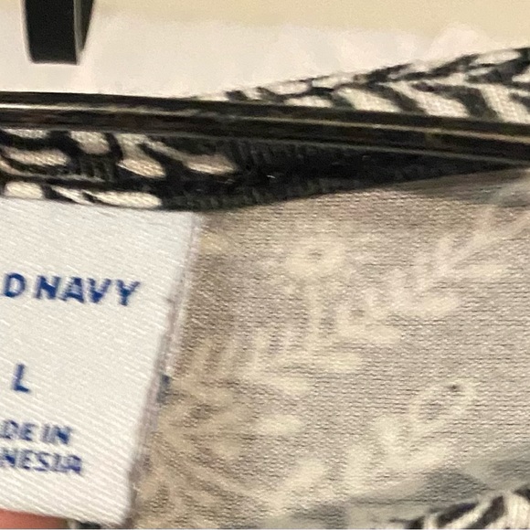 Old Navy Black and White Patterned Midi Dress - Picture 2 of 3